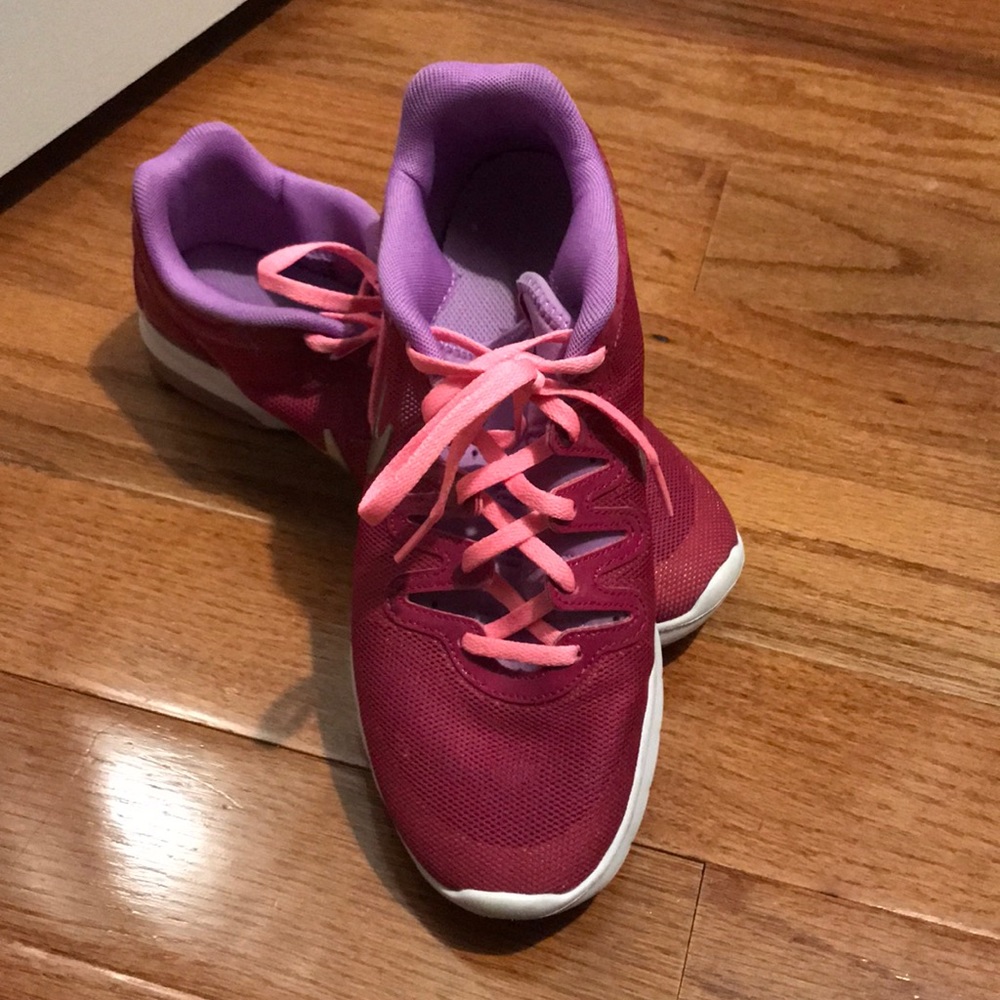 Nike Tennis Shoes